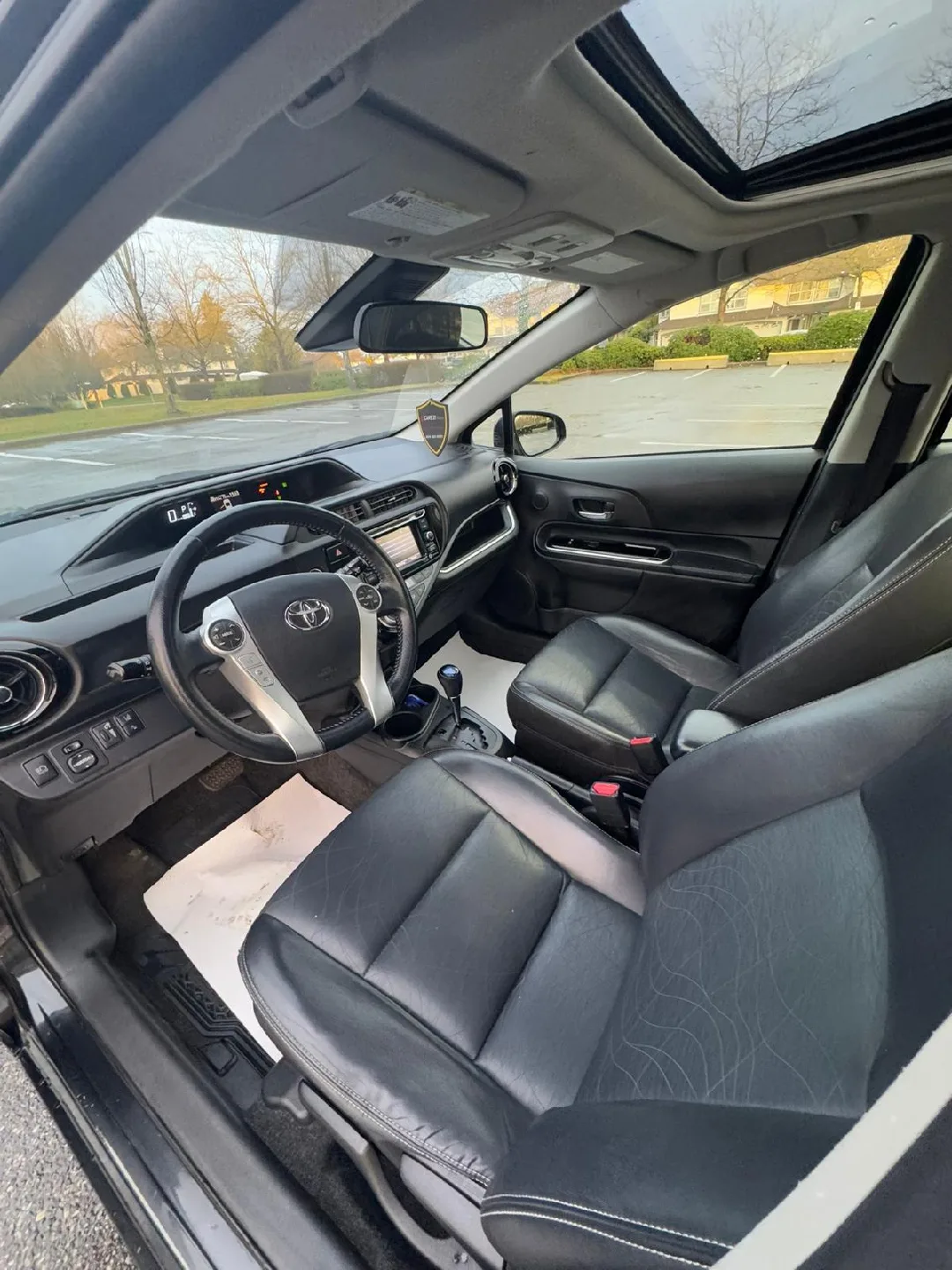 Toyota Prius C image indicator(3)