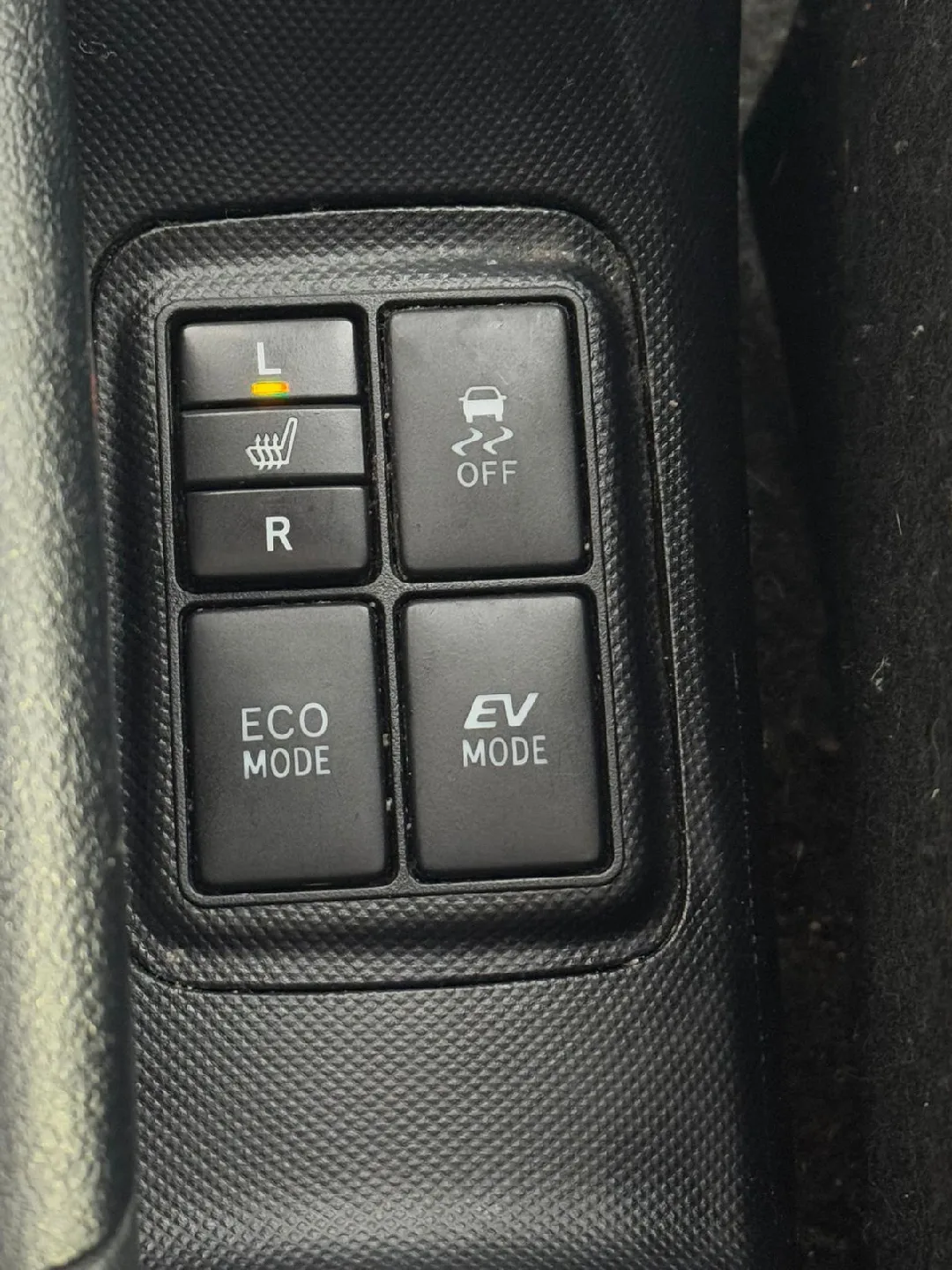 Toyota Prius C image indicator(6)