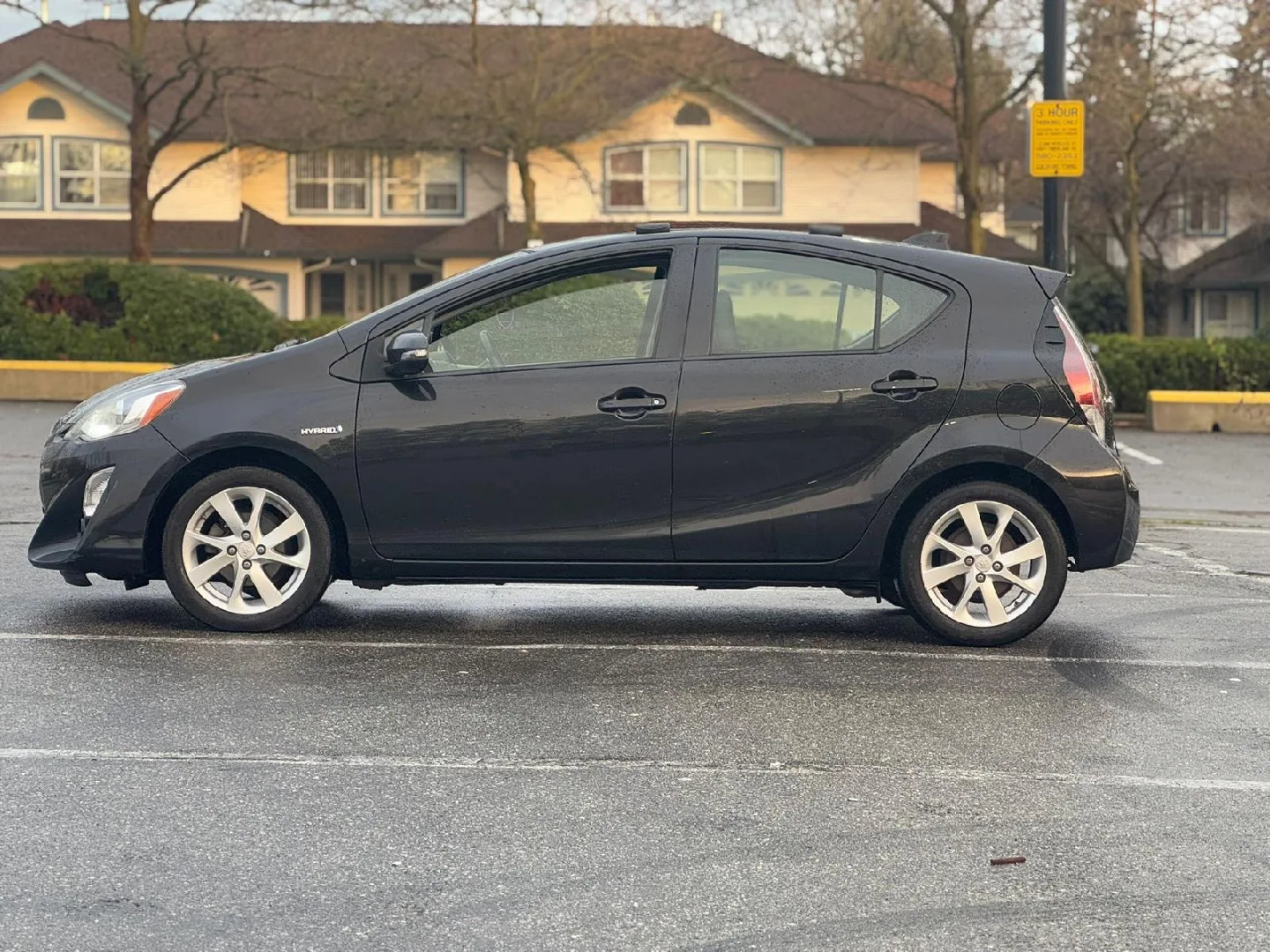 Toyota Prius C image indicator(9)