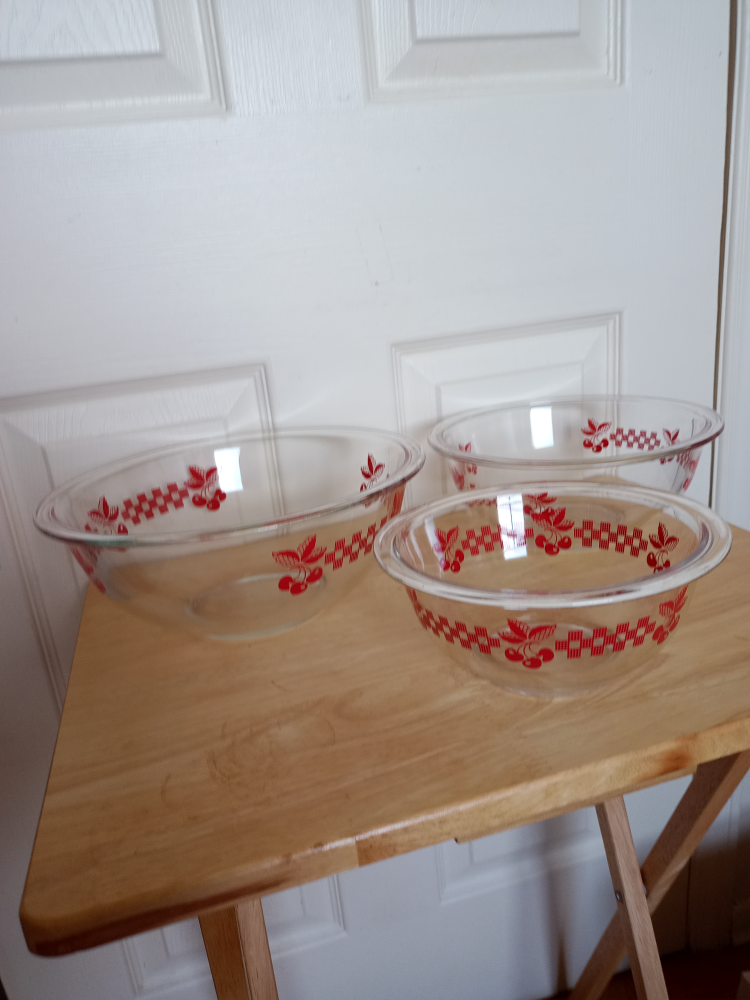 Vintage Pyrex Cherry Garland Mixing Bowls Set