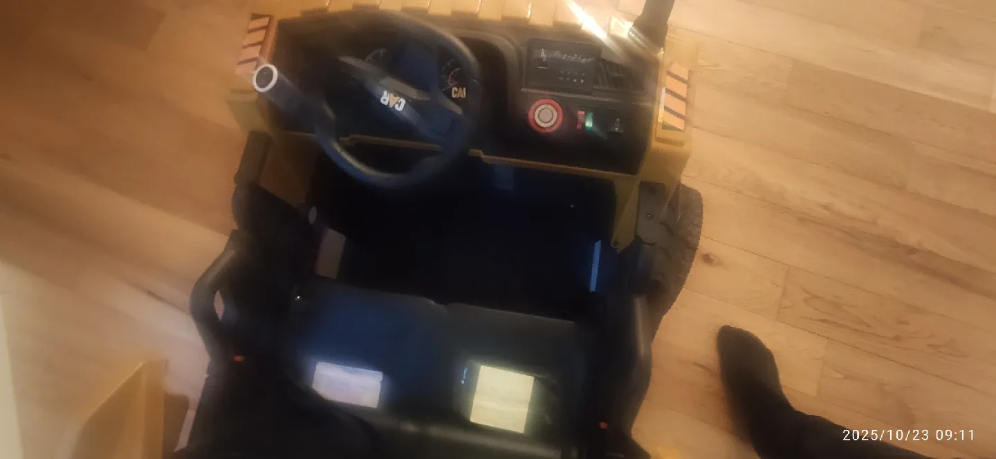 CAT Ride-On Dump Truck - Yellow image indicator(4)