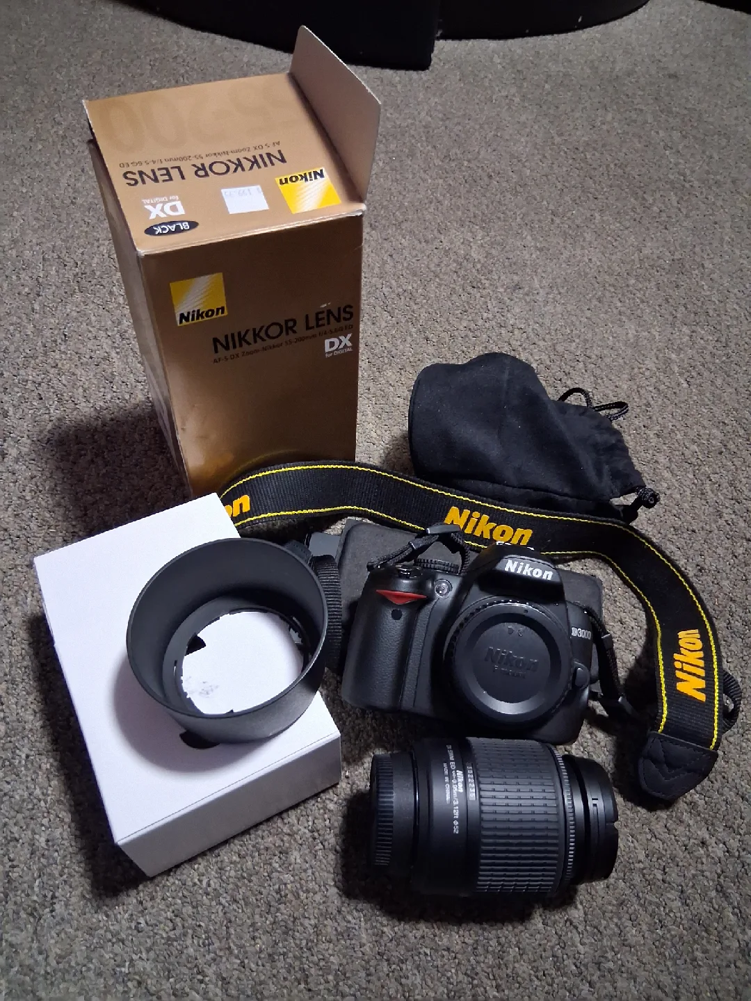 Nikon D3000 Digital Camera with Lens thumbnail