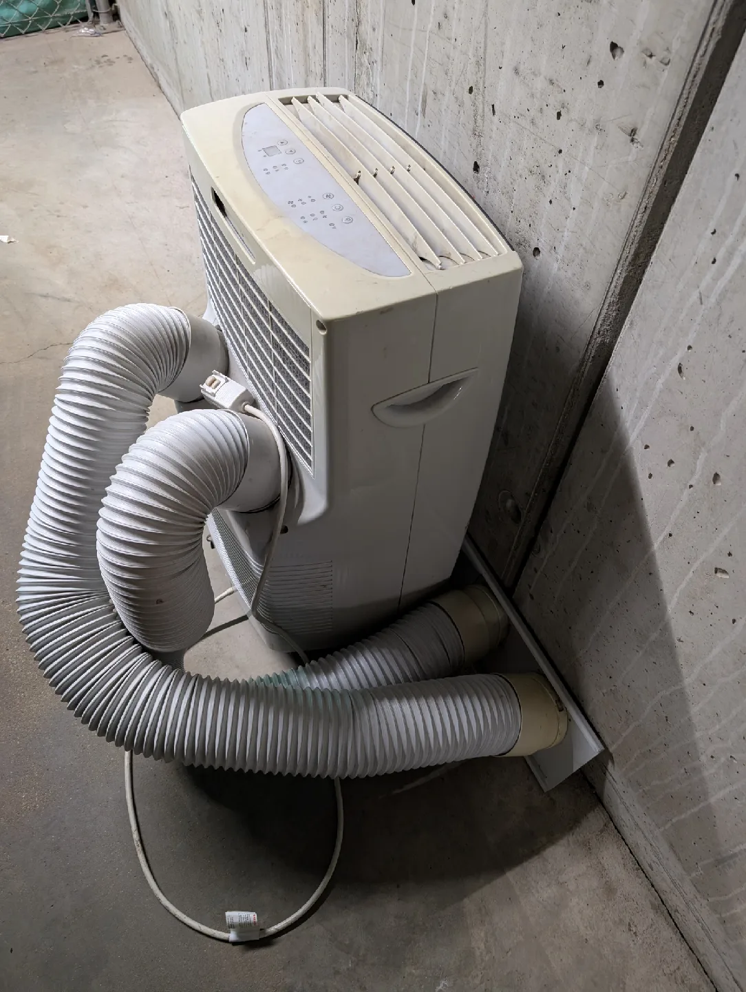 Utilitech 20-in. High Velocity Floor Fan & Premiere Portable AC image indicator(4)