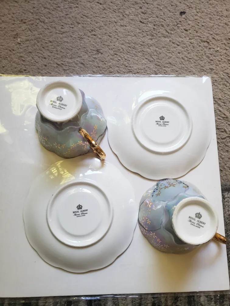 Royal Albert Bone China Tea Cups & Saucers image indicator(3)