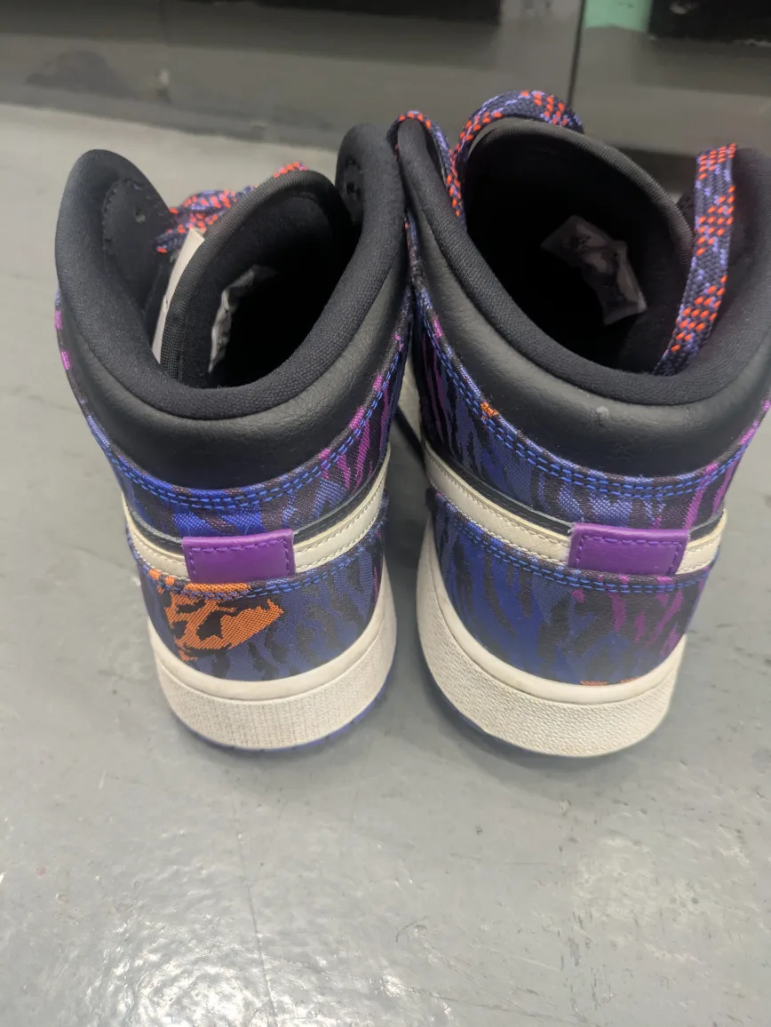 Jordan Air 1 Mid SE Size 7Y  Multi-Color Tiger Stripe (GS) image indicator(4)