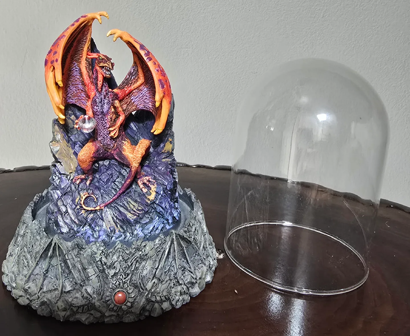 Dragon Figurine with Glass Dome image indicator(4)