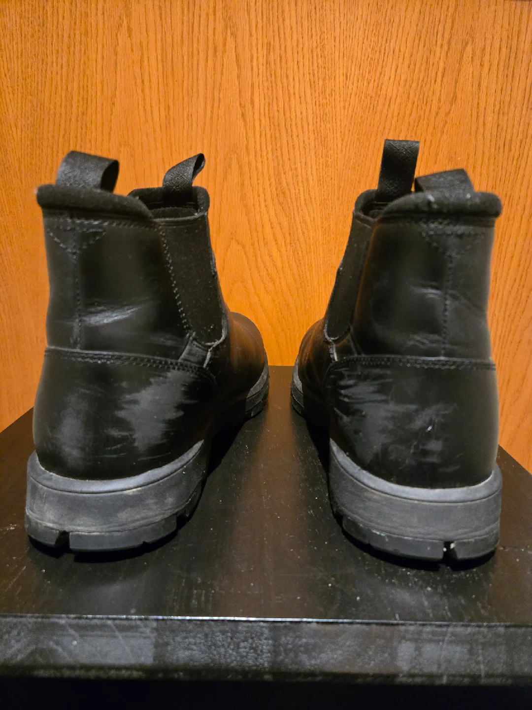 UGG  Men leather Chelsea Boots - size 9 image indicator(3)