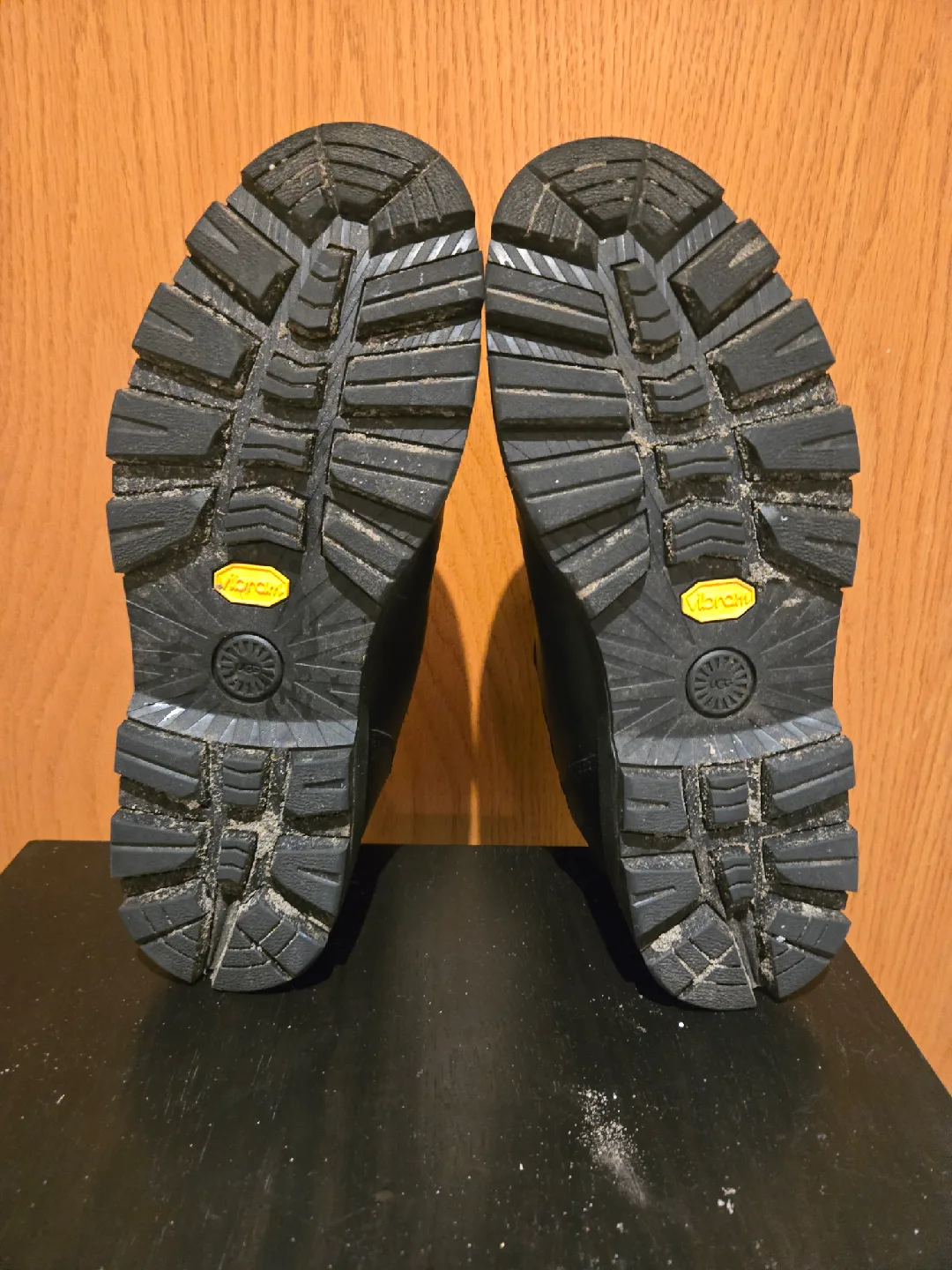 UGG  Men leather Chelsea Boots - size 9 image indicator(5)