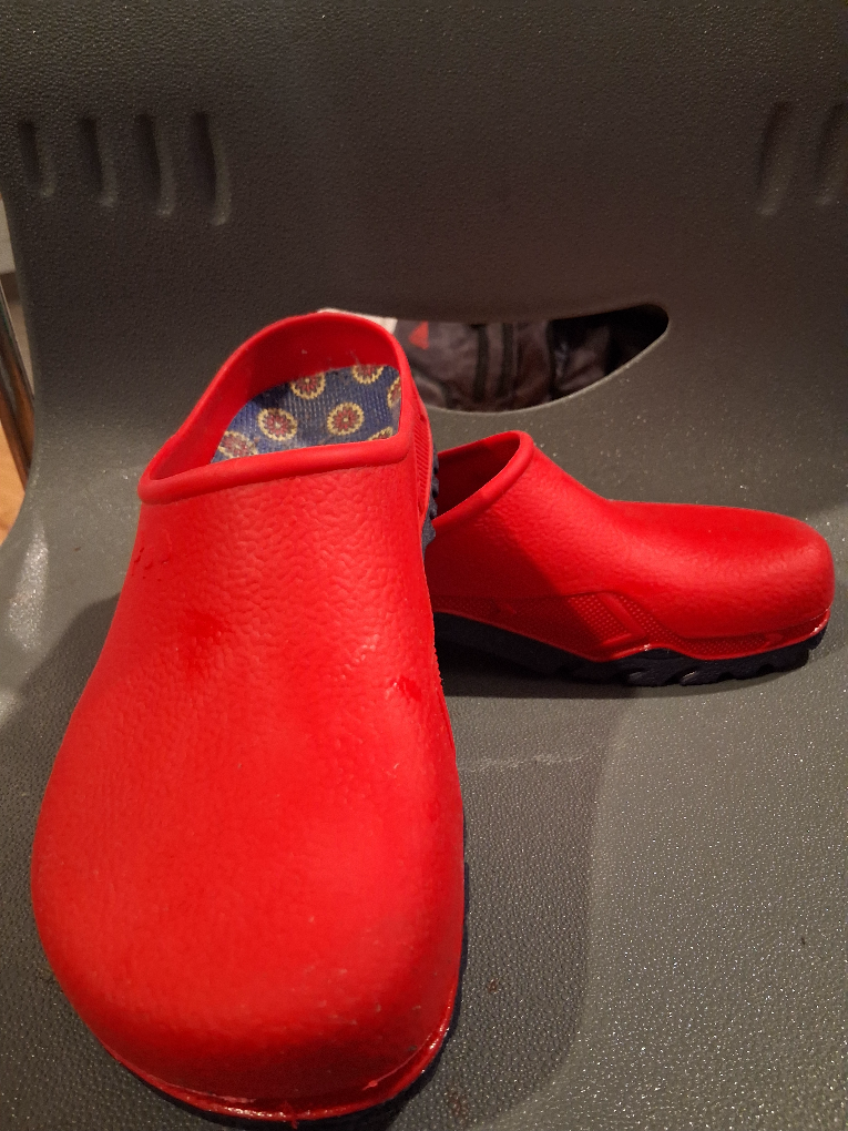 Red Slip On Clogs 8.5 - photo 2