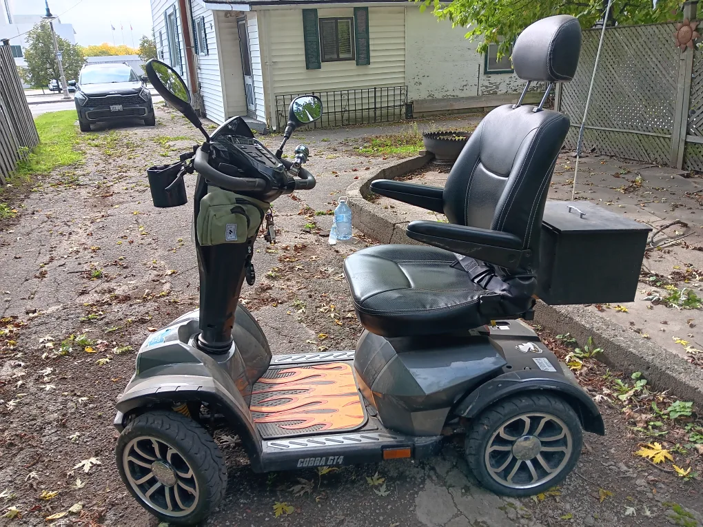 Pride Mobility Cobra GT4 Scooter image indicator(3)