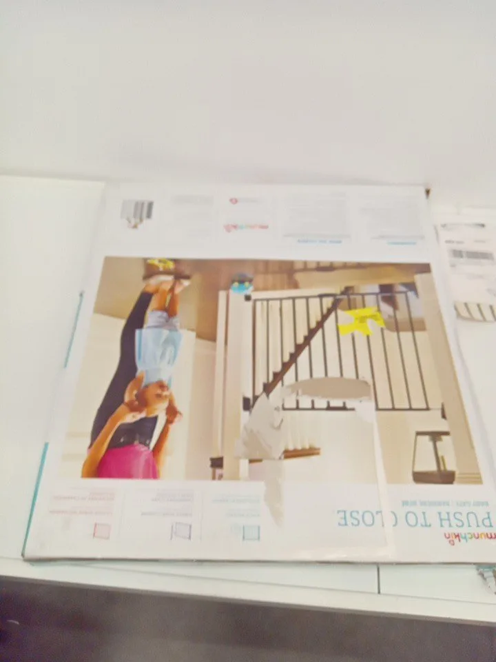 Munchkin Easy Close Gate - 33"-35" - White image indicator(3)