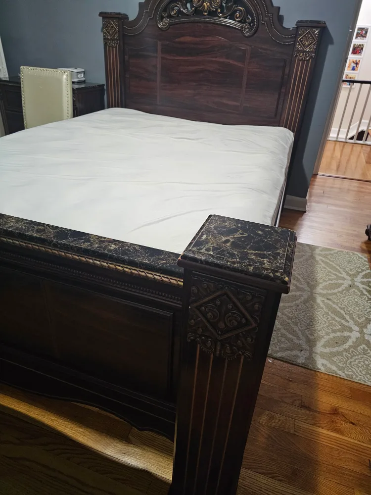 Bedroom Set - Bed, Dresser, Nightstand, Mirror image indicator(4)