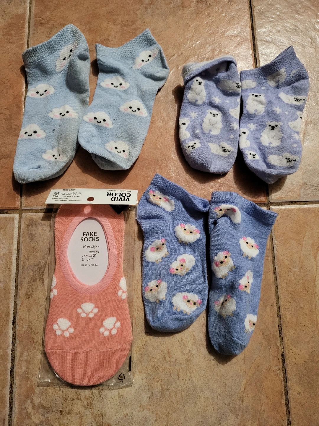 4 socks pairs