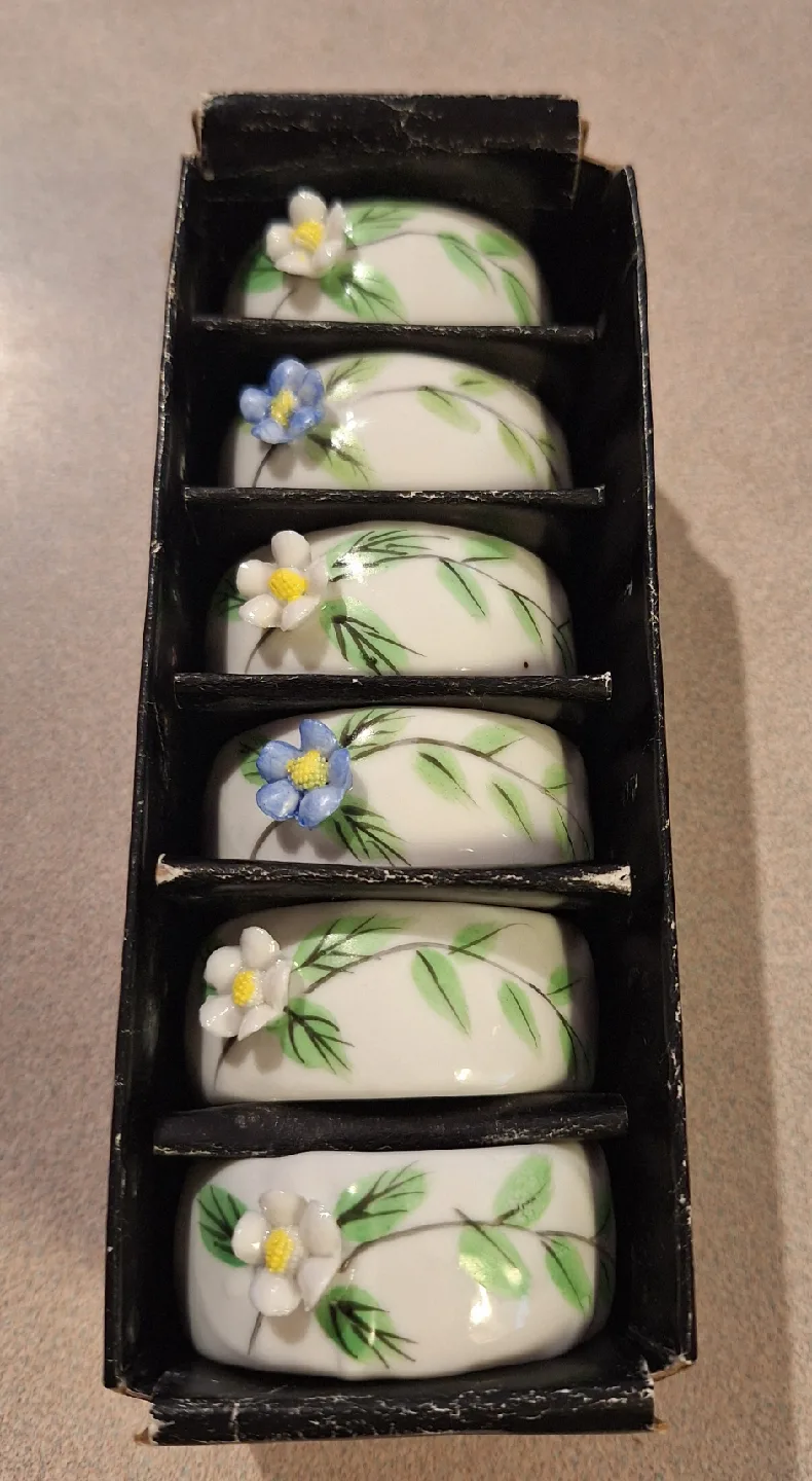 Vintage Floral Porcelain Napkin Rings - Set of 6 image indicator(3)