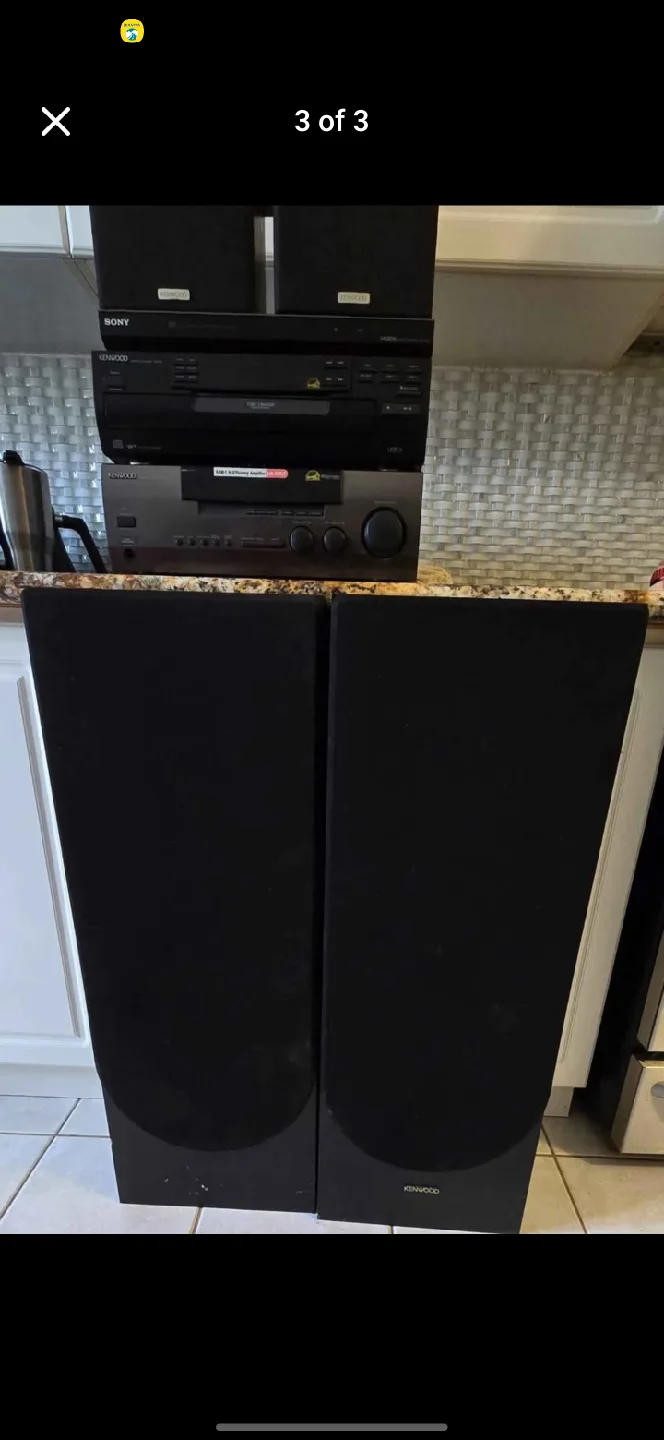 Kenwood Stereo System with Speakers image indicator(2)