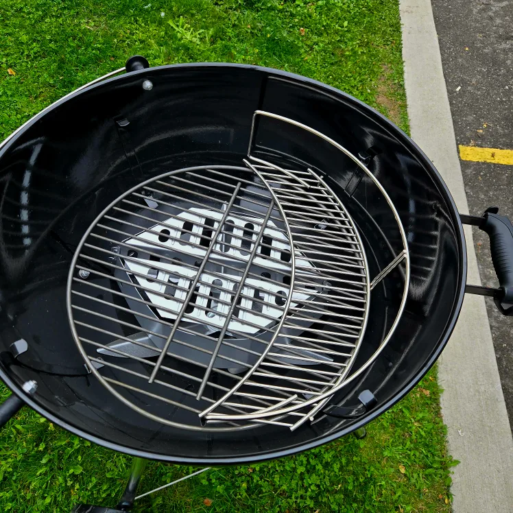 Weber Original Kettle Premium 22” Charcoal Grill image indicator(9)