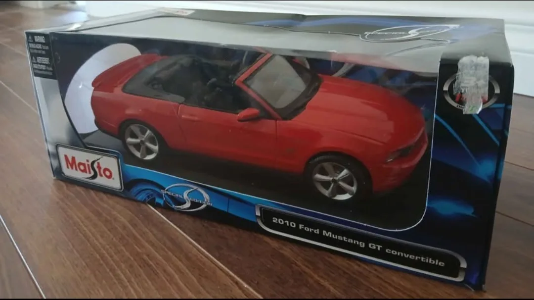 Maisto 2010 Ford Mustang GT Convertible Model Car image indicator(2)