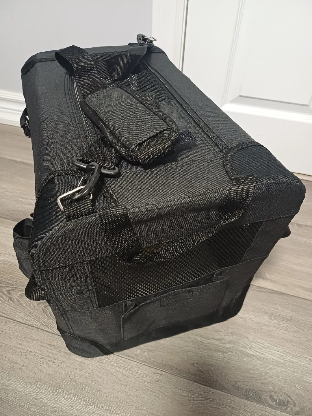 Veehoo Pet Carrier - Black image indicator(7)