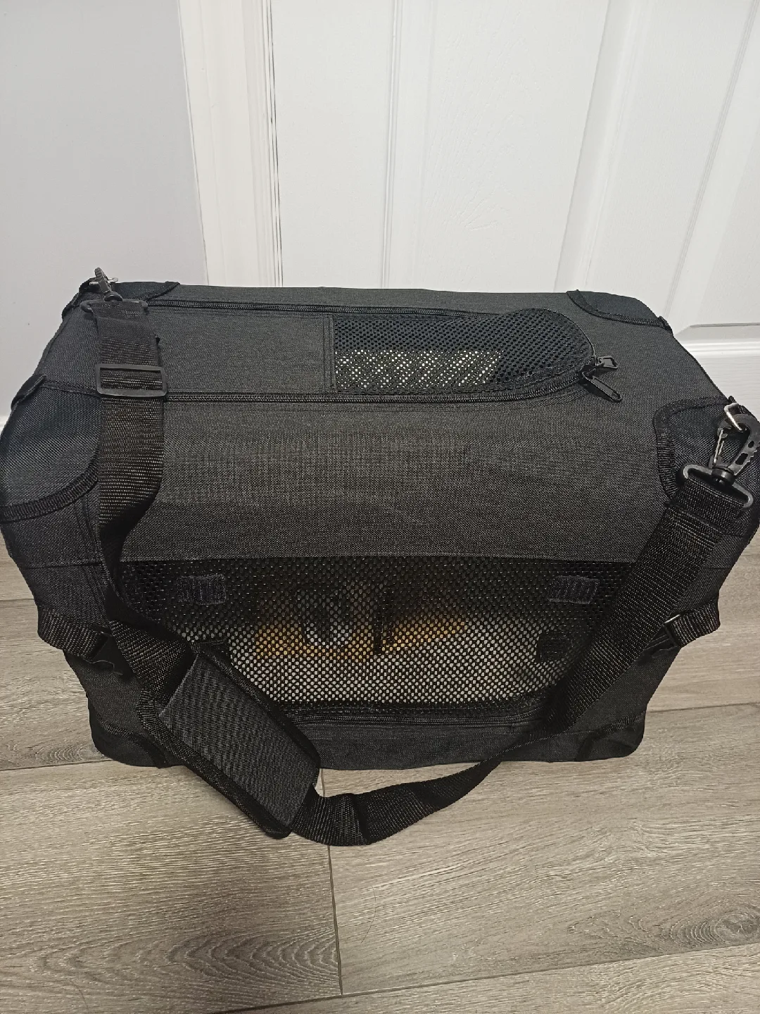 Veehoo Pet Carrier - Black image indicator(8)