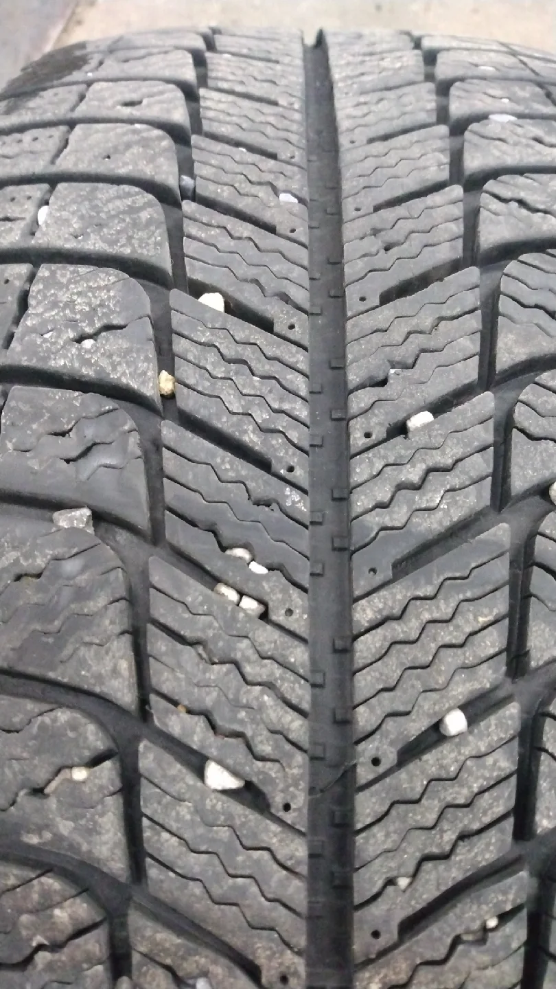 215/55R16 Michelin Winter Tires (2) image indicator(4)