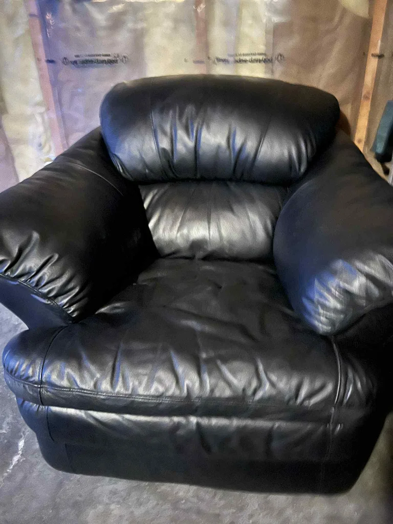 Black Leather Armchair/free delivery thumbnail