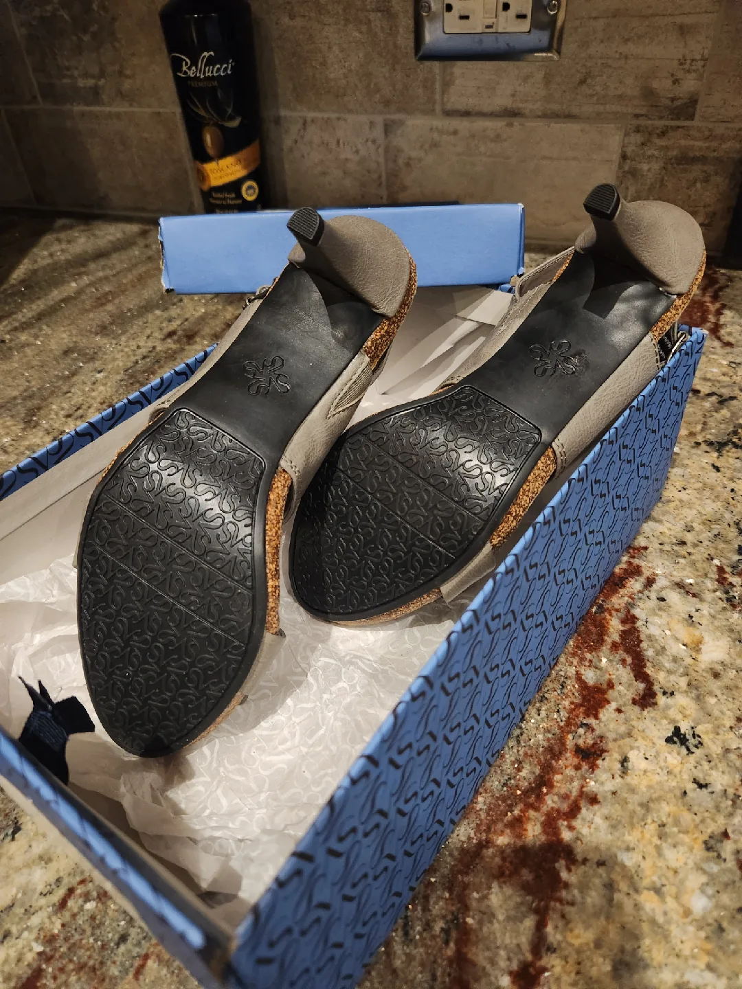 Simply Vera Wang Grey Heels - Size 6.5 image indicator(2)