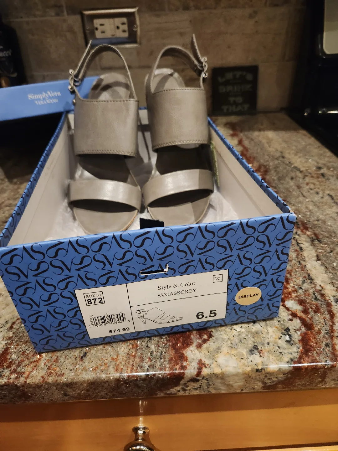 Simply Vera Wang Grey Heels - Size 6.5 image indicator(3)