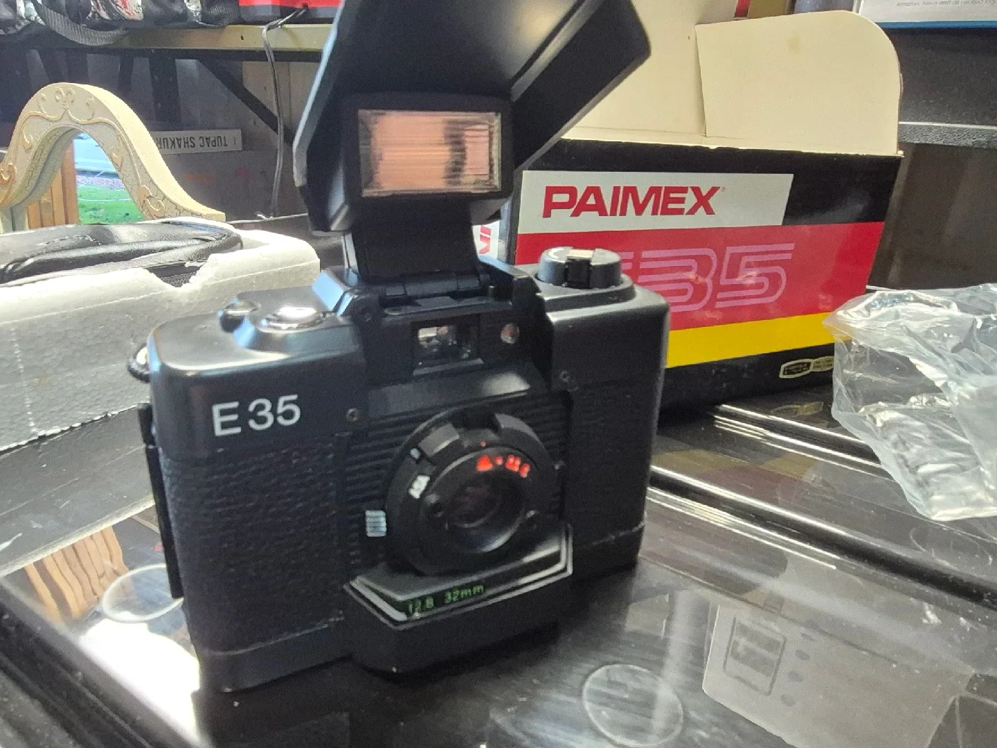 Paimex E35 Camera with Built-In Flash image indicator(2)