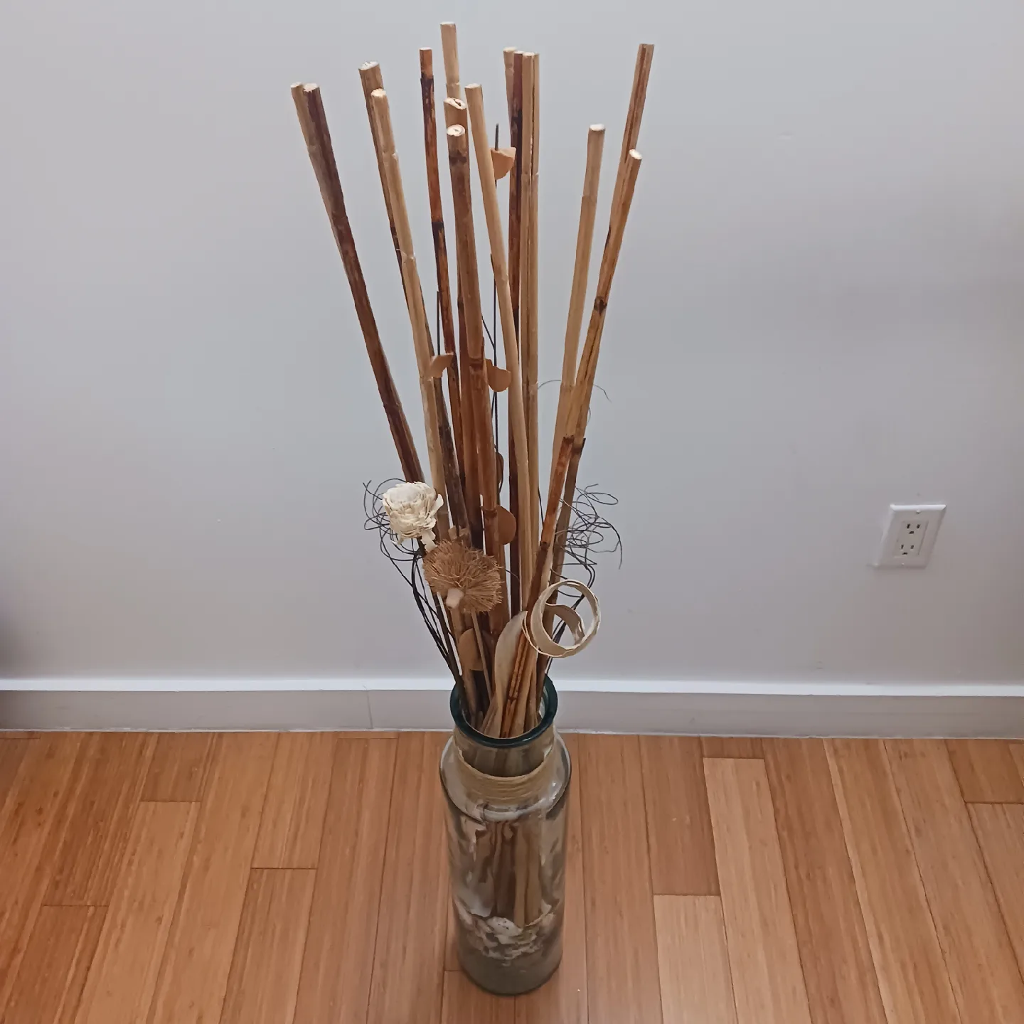 Collector’s Coastal Glass Vase – (Seashells, Beads, Sticks) image indicator(3)