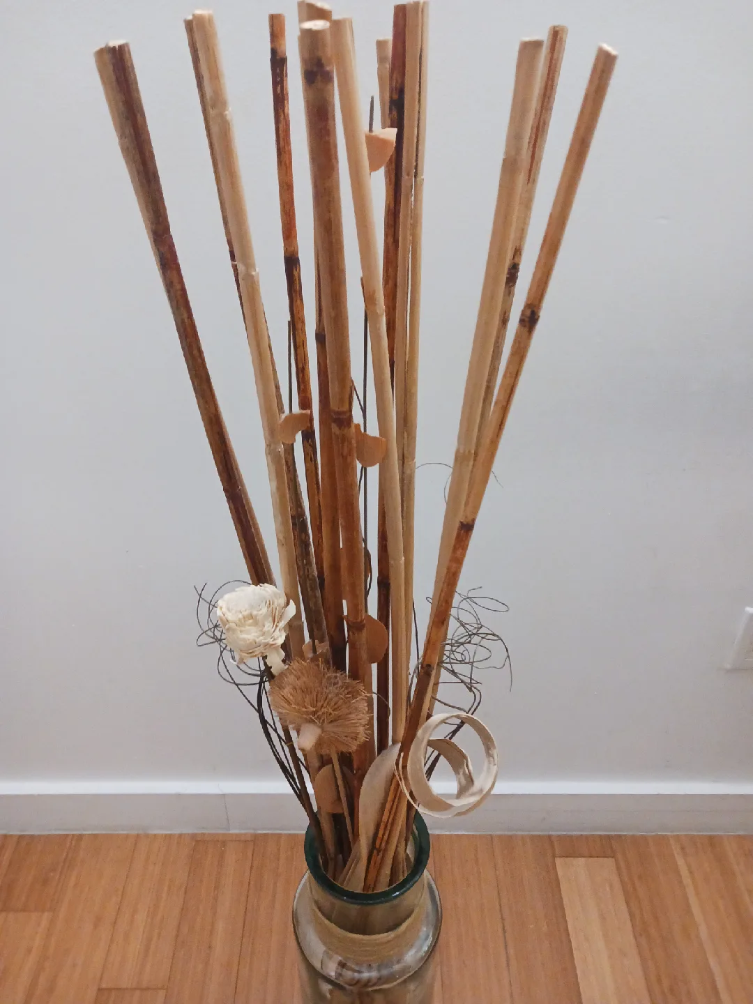 Collector’s Coastal Glass Vase – (Seashells, Beads, Sticks) image indicator(5)