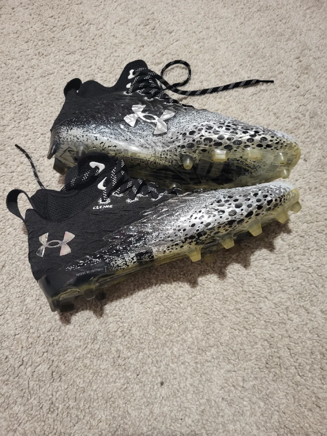 Under Armour Football Cleats - Size 9.5 image indicator(2)