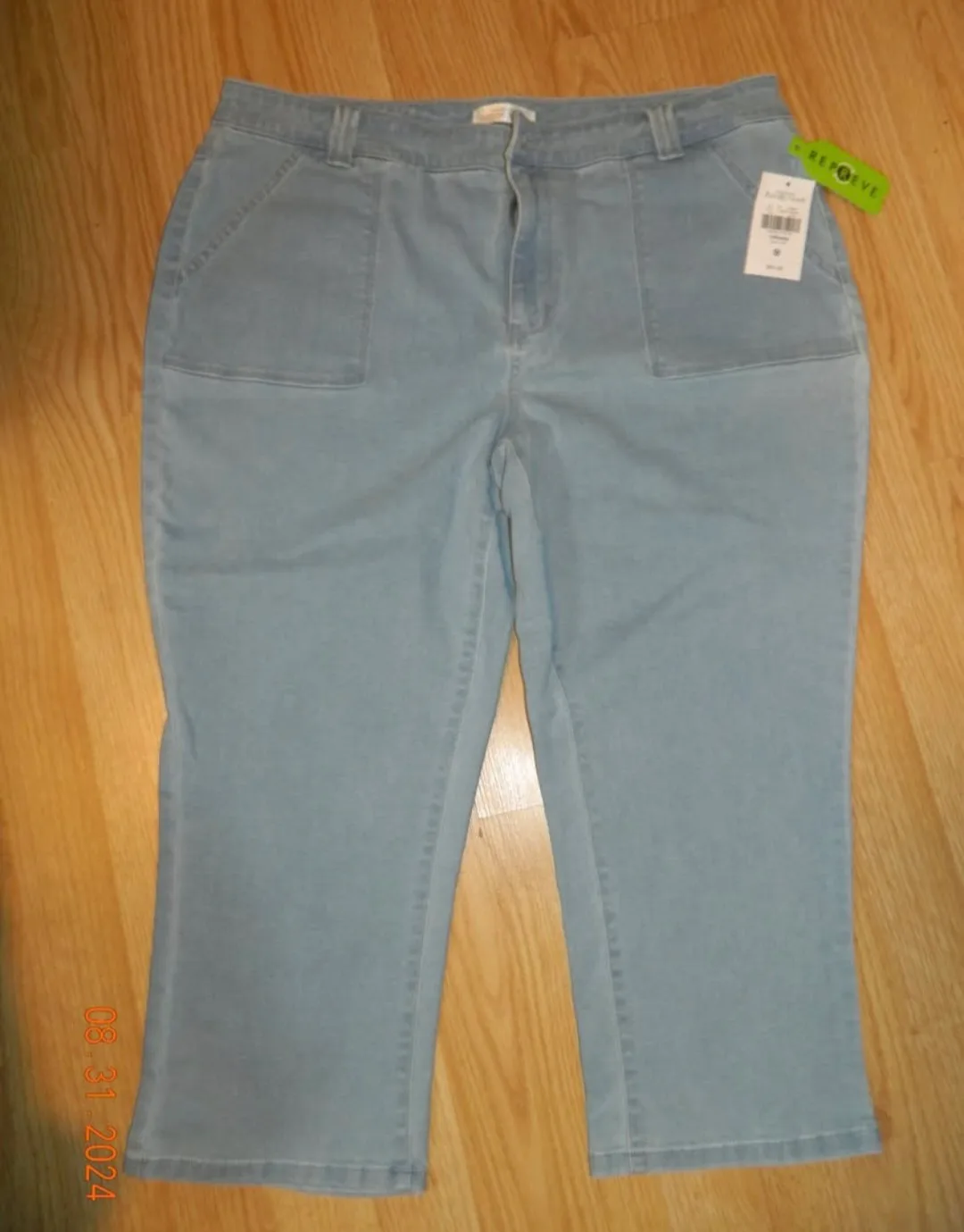 NWT NORTHERN REFLECTIONS  Light Blue Cropped Jeans - Size 14p thumbnail