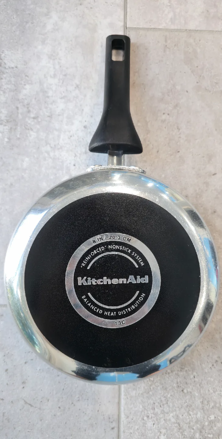KitchenAid 4 Egg Non-Stick Poacher Pan image indicator(4)