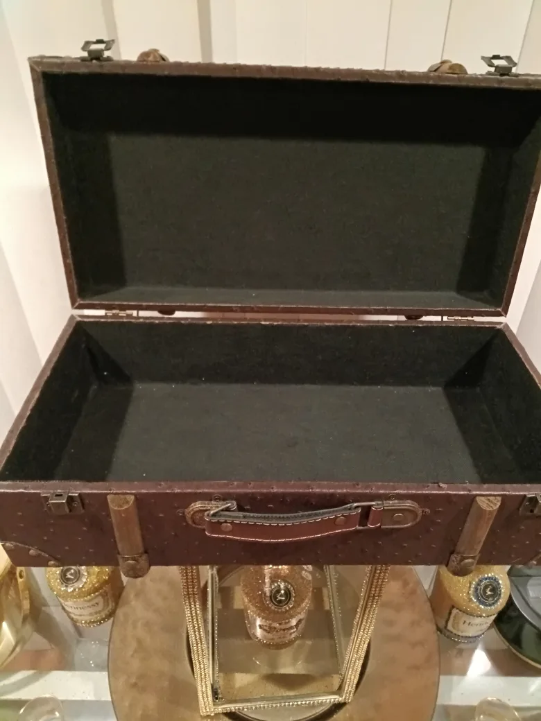 Vintage Brown Decorative Suitcase image indicator(2)