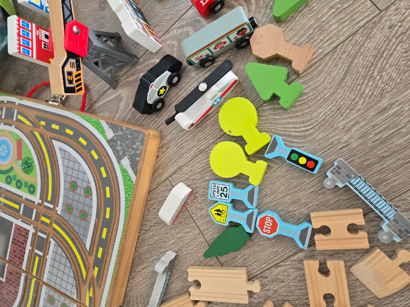 Kids train track toy set image indicator(4)