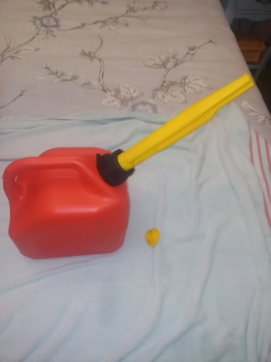 Small Gas Can - 5 Litres / 1 1/4 Gallon thumbnail