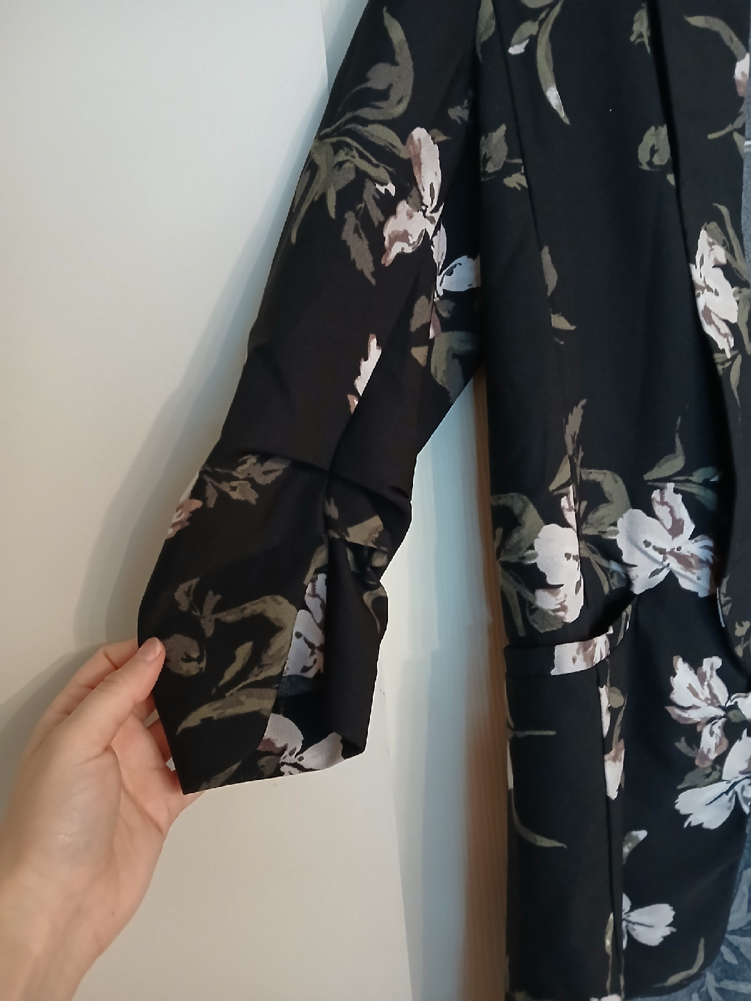 Dynamite floral black open blazer, size small (S) - photo 3
