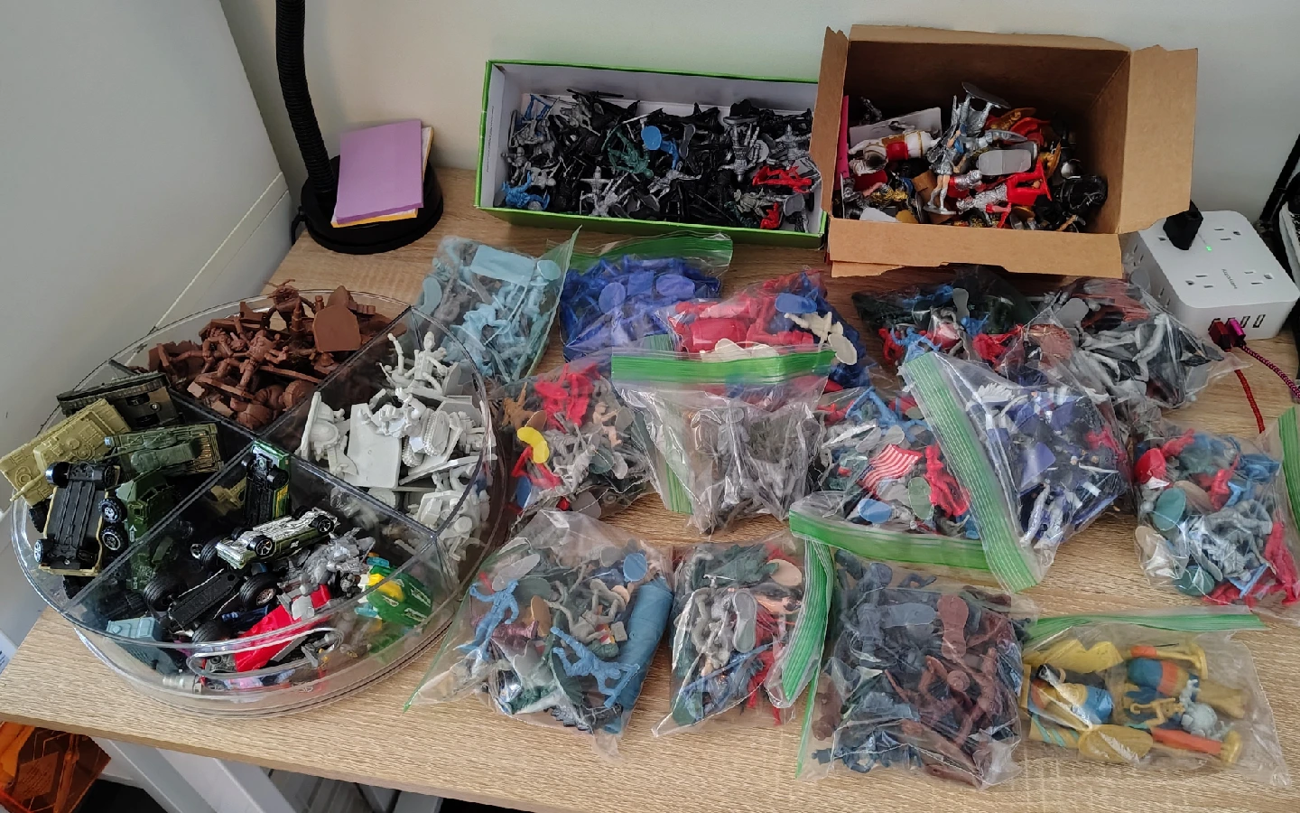 Toy Soldiers & Military Vehicles Lot