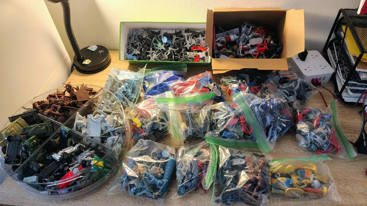 Toy Soldiers & Military Vehicles Lot image indicator(2)