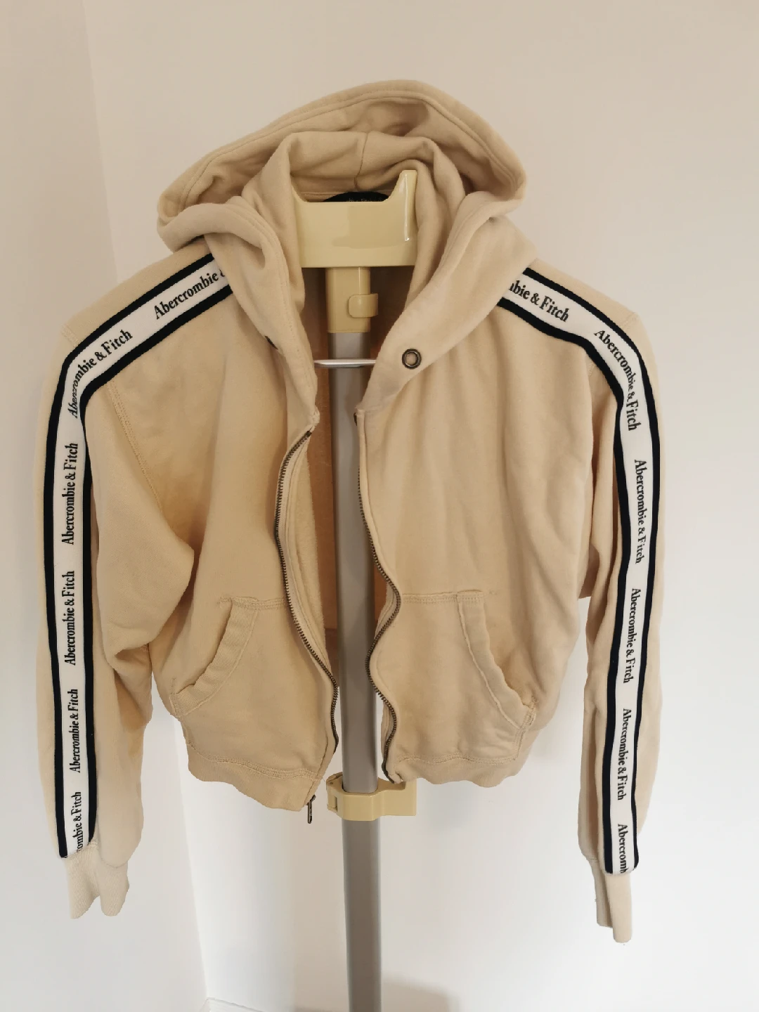 Abercrombie & Fitch Cropped Beige Hoodie