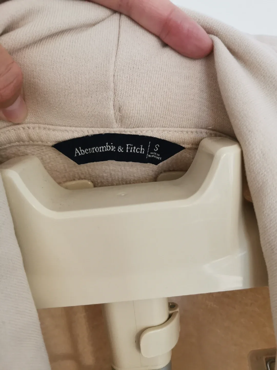 Abercrombie & Fitch Cropped Beige Hoodie image indicator(2)