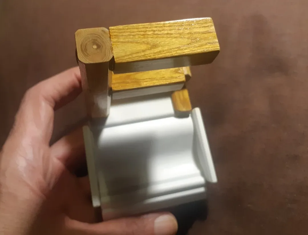 Wooden Watch Stand image indicator(4)