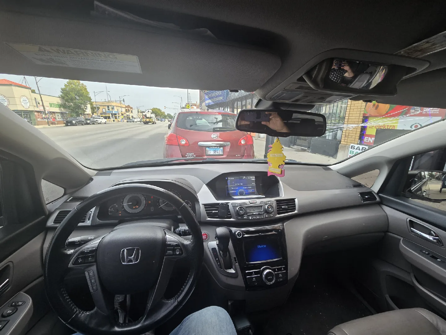 Honda Odyssey Minivan - Gray 2014 image indicator(3)