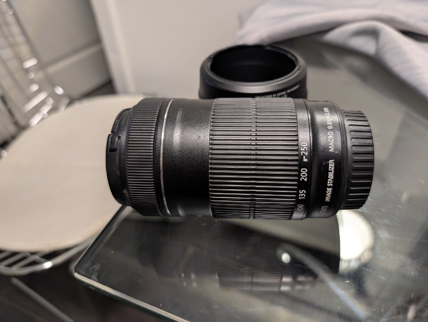 Canon Zoom Lens EF-S 55-250mm + lens hood ET-63 - photo 4