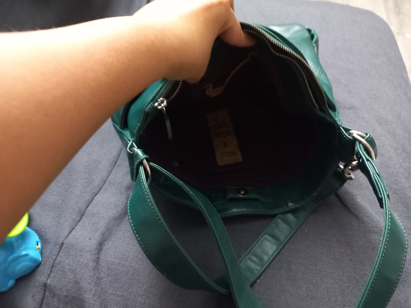 one get one free handbag - photo 3