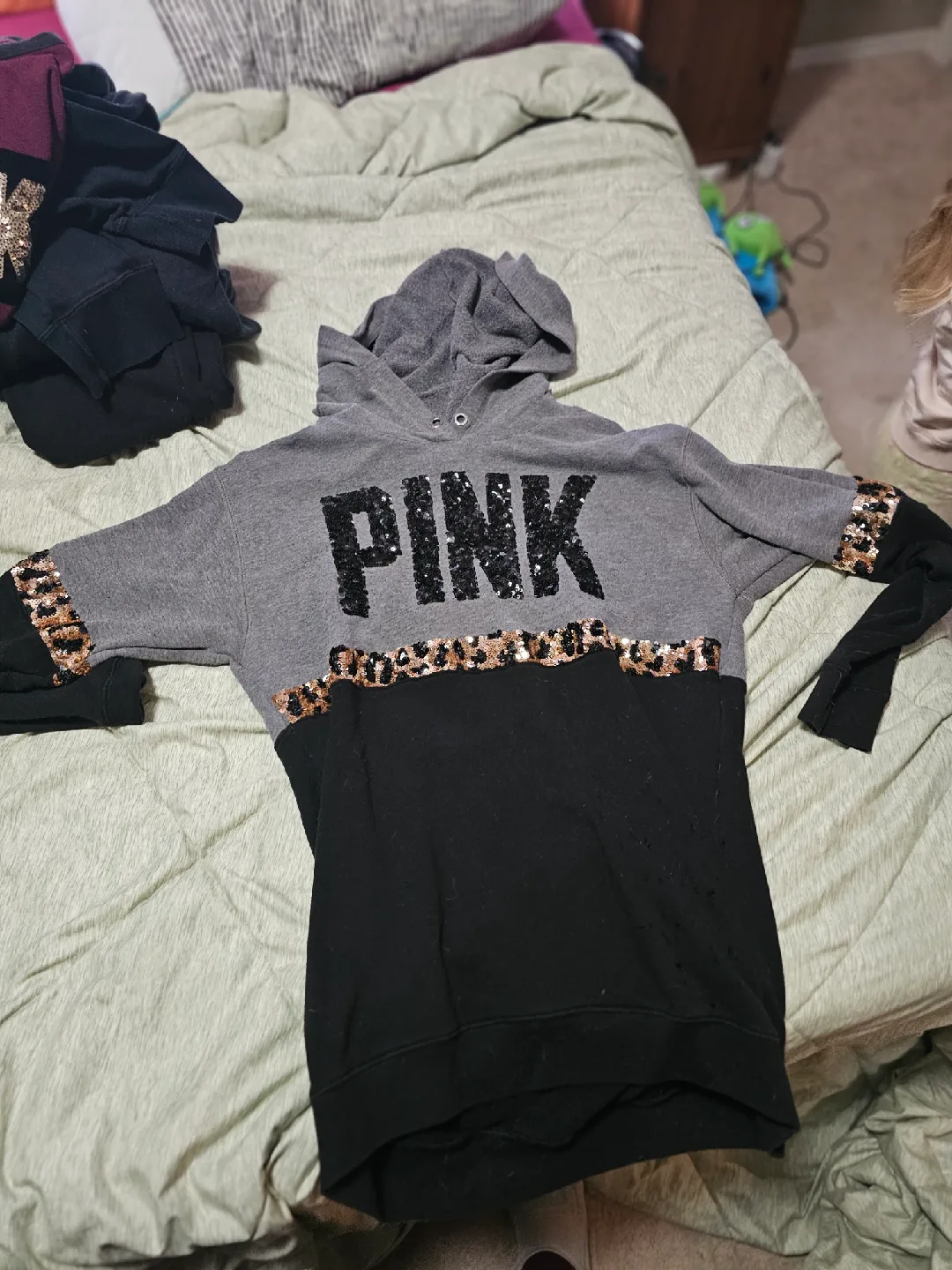 Mixed Lot of Jeans and shirts  Various Brands image indicator(8)