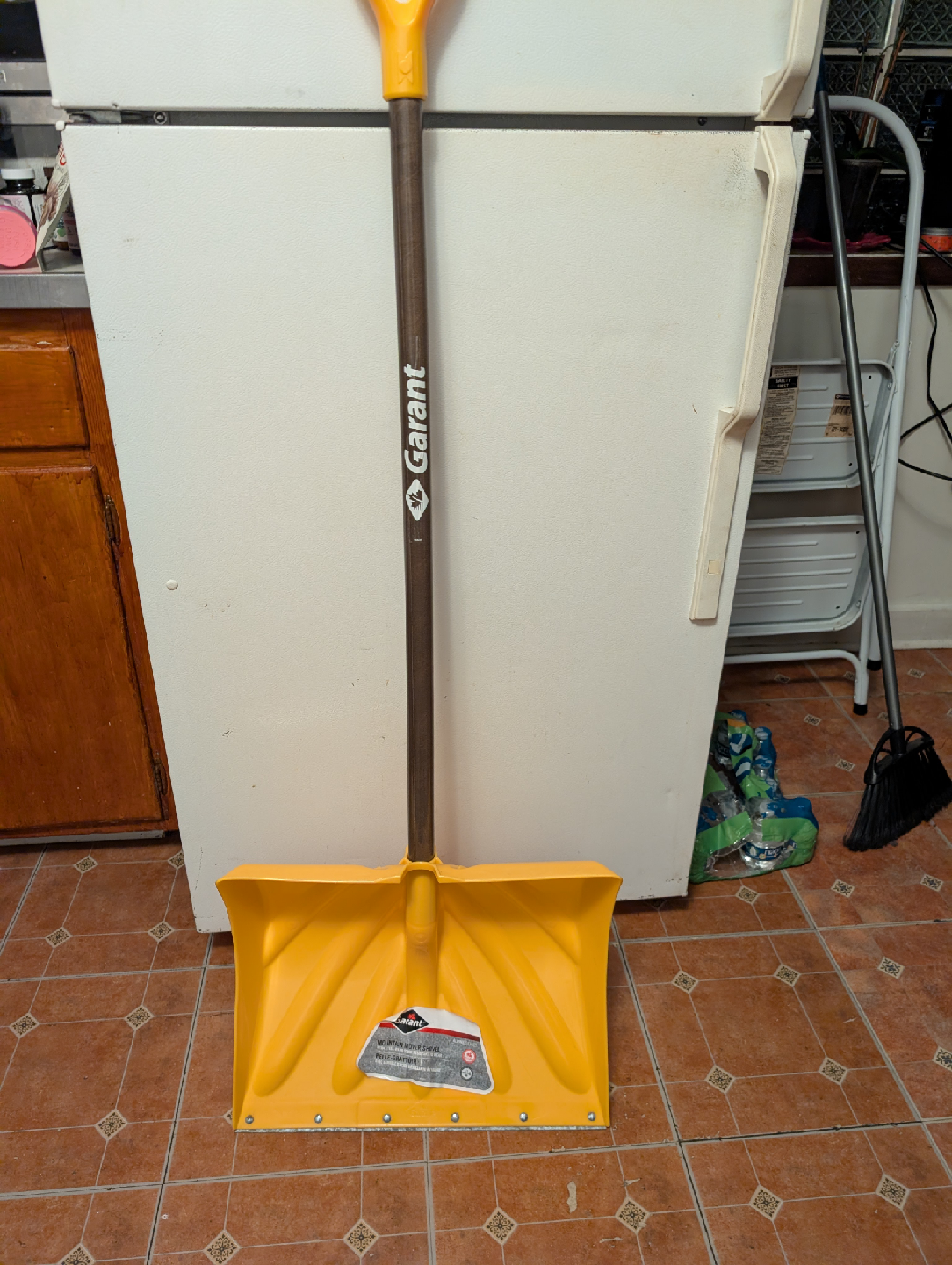 Garant Mountain Mover Snow Shovel - Yellow