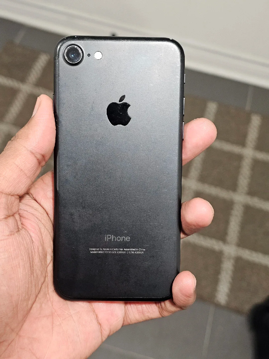 Apple iPhone 7 - Black - 32GB image indicator(3)