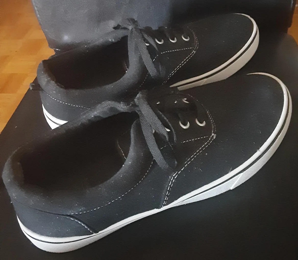 Black Canvas Sneakers image indicator(2)