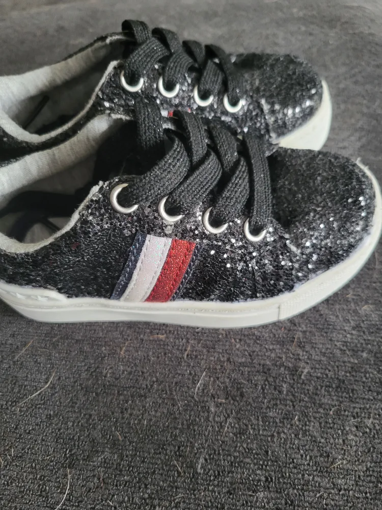 Tommy Hilfiger child's Suze 7 thumbnail